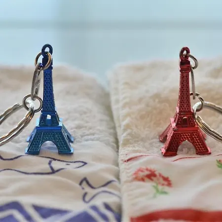 Apartment La Rose Et Le Reseda - Enjoy Space, The Terrace And The Eiffel Tower View 아파트 *