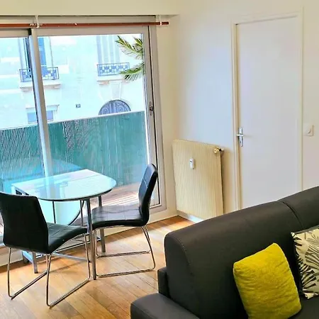 아파트 Apartment La Rose Et Le Reseda - Enjoy Space, The Terrace And The Eiffel Tower View *