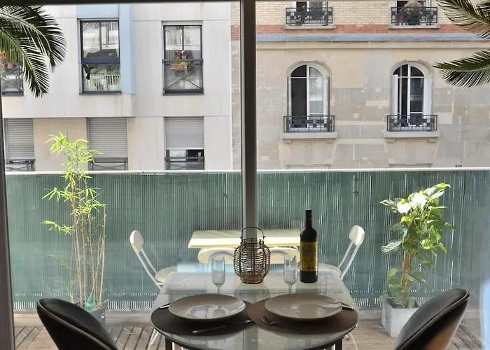 Apartment Apartment La Rose Et Le Reseda - Enjoy Space, The Terrace And The Eiffel Tower View Paris