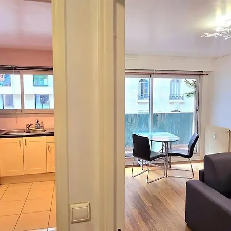 Lägenhet Apartment La Rose Et Le Reseda - Enjoy Space, The Terrace And The Eiffel Tower View *