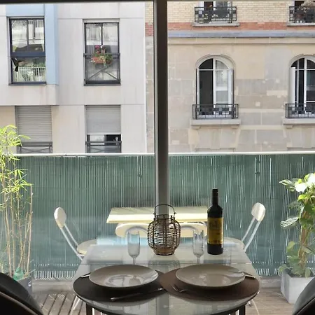 Apartamento Apartment La Rose Et Le Reseda - Enjoy Space, The Terrace And The Eiffel Tower View París